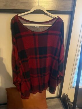 Women’s Red Plaid Long Sleeve Scoop Neck Top